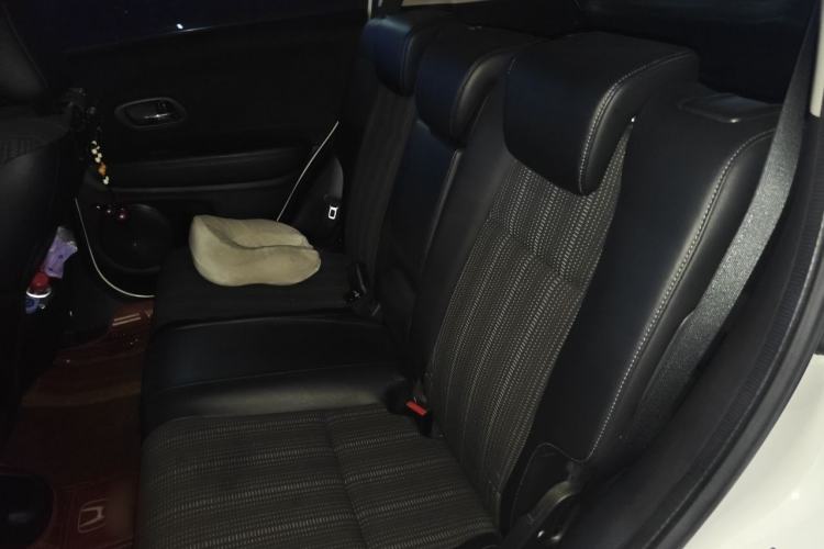 Used Honda Vezel 2017 1.8L CVT Front-Wheel Drive Pioneer Edition Interior 4
