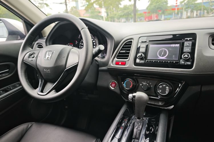 Used Honda Vezel 2017 1.8L CVT Front-Wheel Drive Pioneer Edition Interior 5