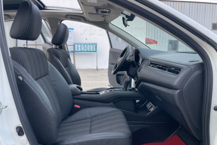 Used Honda Vezel 2017 1.8L CVT Front-Wheel Drive Pioneer Edition Interior 7