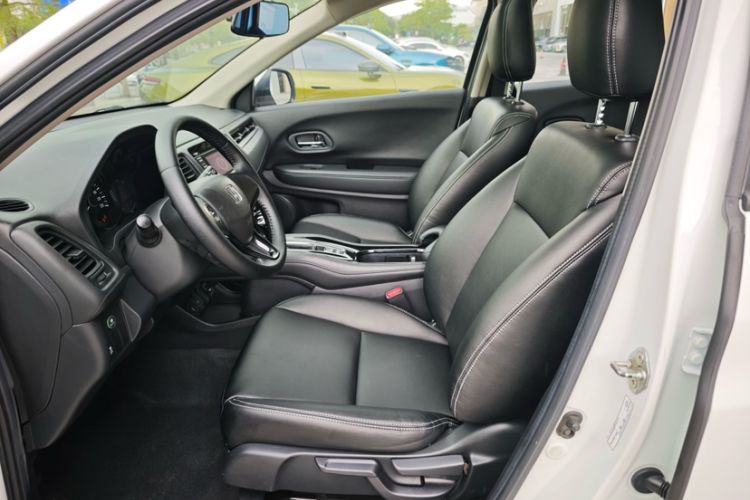 Used Honda Vezel 2017 1.8L CVT Front-Wheel Drive Pioneer Edition Interior 7
