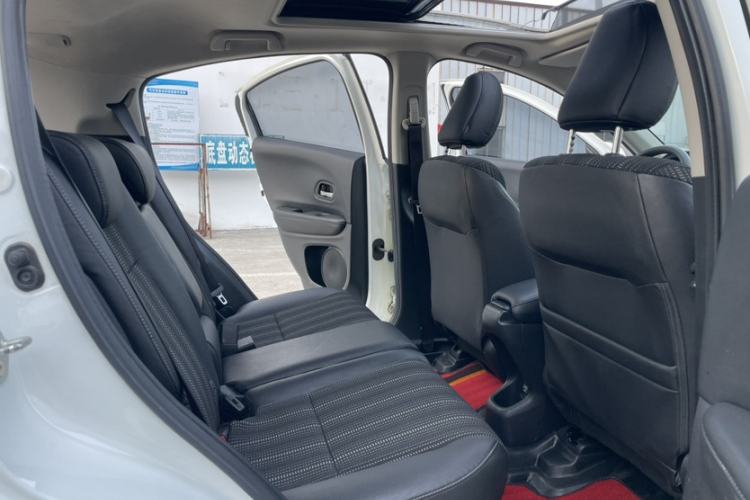 Used Honda Vezel 2017 1.8L CVT Front-Wheel Drive Pioneer Edition Interior 8