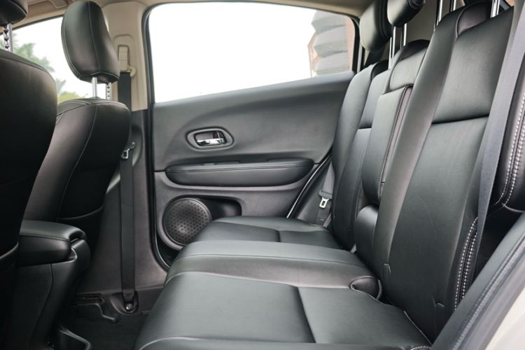 Used Honda Vezel 2017 1.8L CVT Front-Wheel Drive Pioneer Edition Interior 8