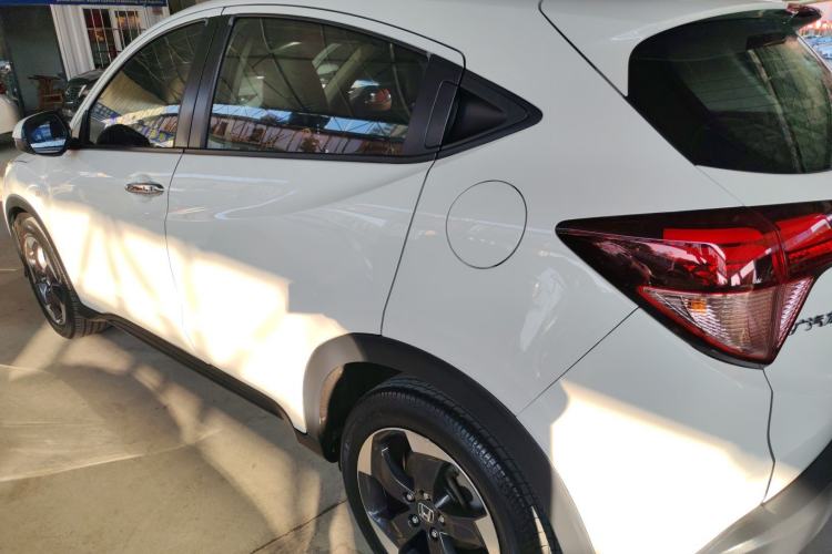Used Honda Vezel 2017 1.8L CVT Front-Wheel Drive Pioneer Edition Left Side