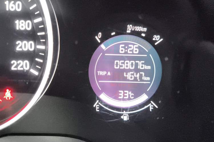 Used Honda Vezel 2017 1.8L CVT Front-Wheel Drive Pioneer Edition Odometer Close Up