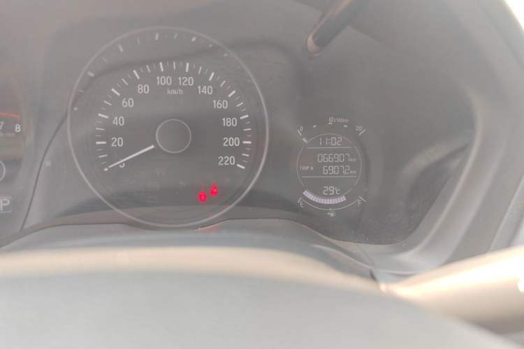 Used Honda Vezel 2017 1.5L CVT 2WD Comfort Model Odometer Close Up