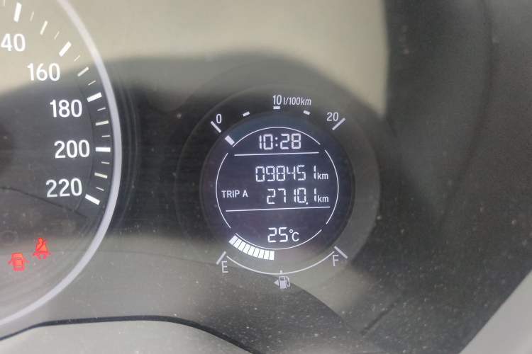 Used Honda Vezel 2017 1.5L CVT 2WD Comfort Model Odometer Close Up