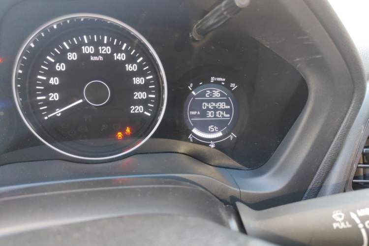 Used Honda Vezel 2017 1.5L CVT 2WD Comfort Model Odometer Close Up
