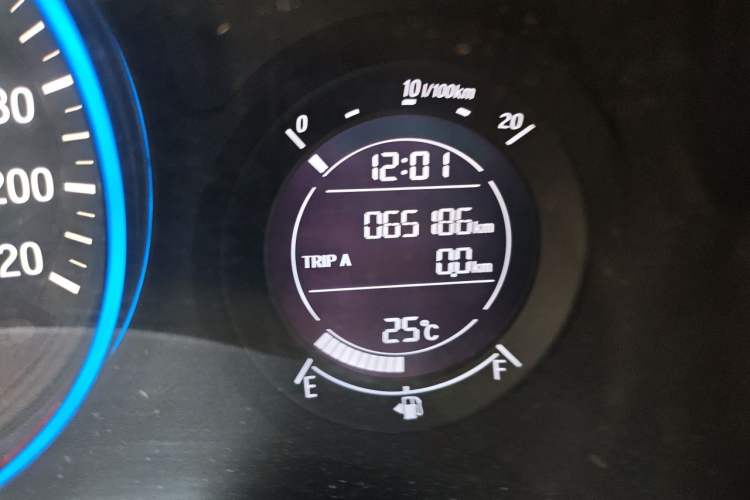 Used Honda Vezel 2017 1.5L CVT 2WD Comfort Model Odometer Close Up