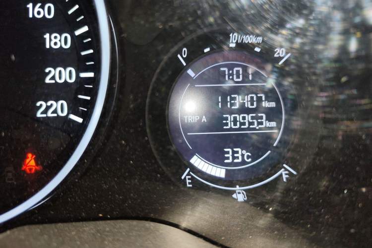 Used Honda Vezel 2017 1.5L CVT 2WD Comfort Model Odometer Close Up