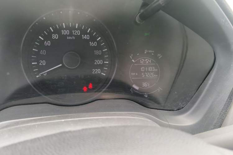 Used Honda Vezel 2017 1.8L CVT Front-Wheel Drive Pioneer Edition Odometer Close Up
