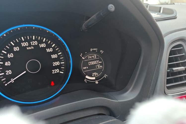 Used Honda Vezel 2017 1.5L CVT 2WD Comfort Model Odometer Close Up