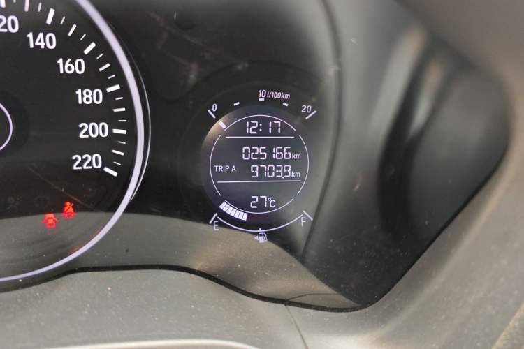 Used Honda Vezel 2017 1.5L CVT 2WD Comfort Model Odometer Close Up