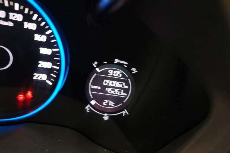 Used Honda Vezel 2017 1.5L CVT 2WD Comfort Model Odometer Close Up