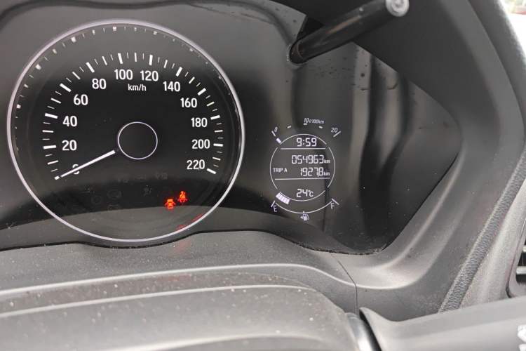 Used Honda Vezel 2017 1.8L CVT Front-Wheel Drive Pioneer Edition Odometer Close Up