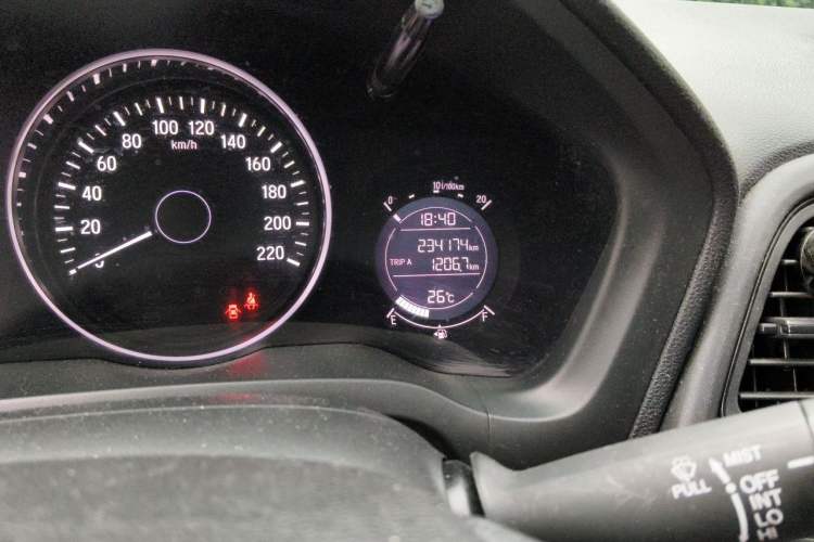 Used Honda Vezel 2017 1.5L CVT 2WD Comfort Model Odometer Close Up