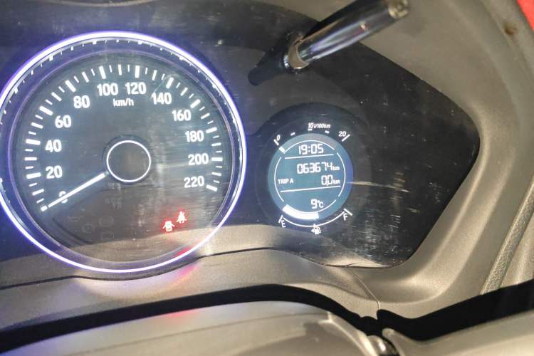 Used Honda Vezel 2017 1.5L manual two-wheel drive Comfort trim level Odometer Close Up