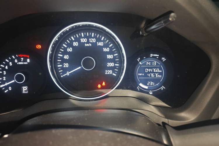 Used Honda Vezel 2017 1.8L CVT Front-Wheel Drive Pioneer Edition Odometer Close Up
