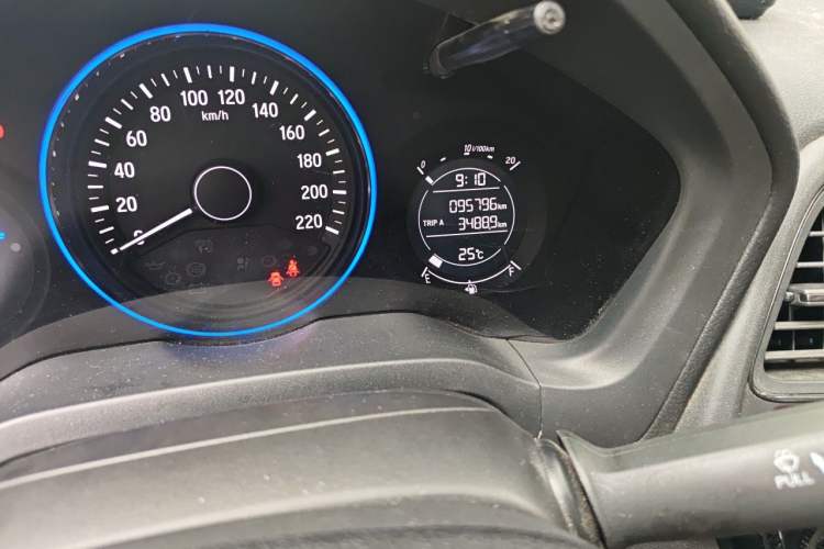 Used Honda Vezel 2017 1.5L CVT 2WD Comfort Model Odometer Close Up