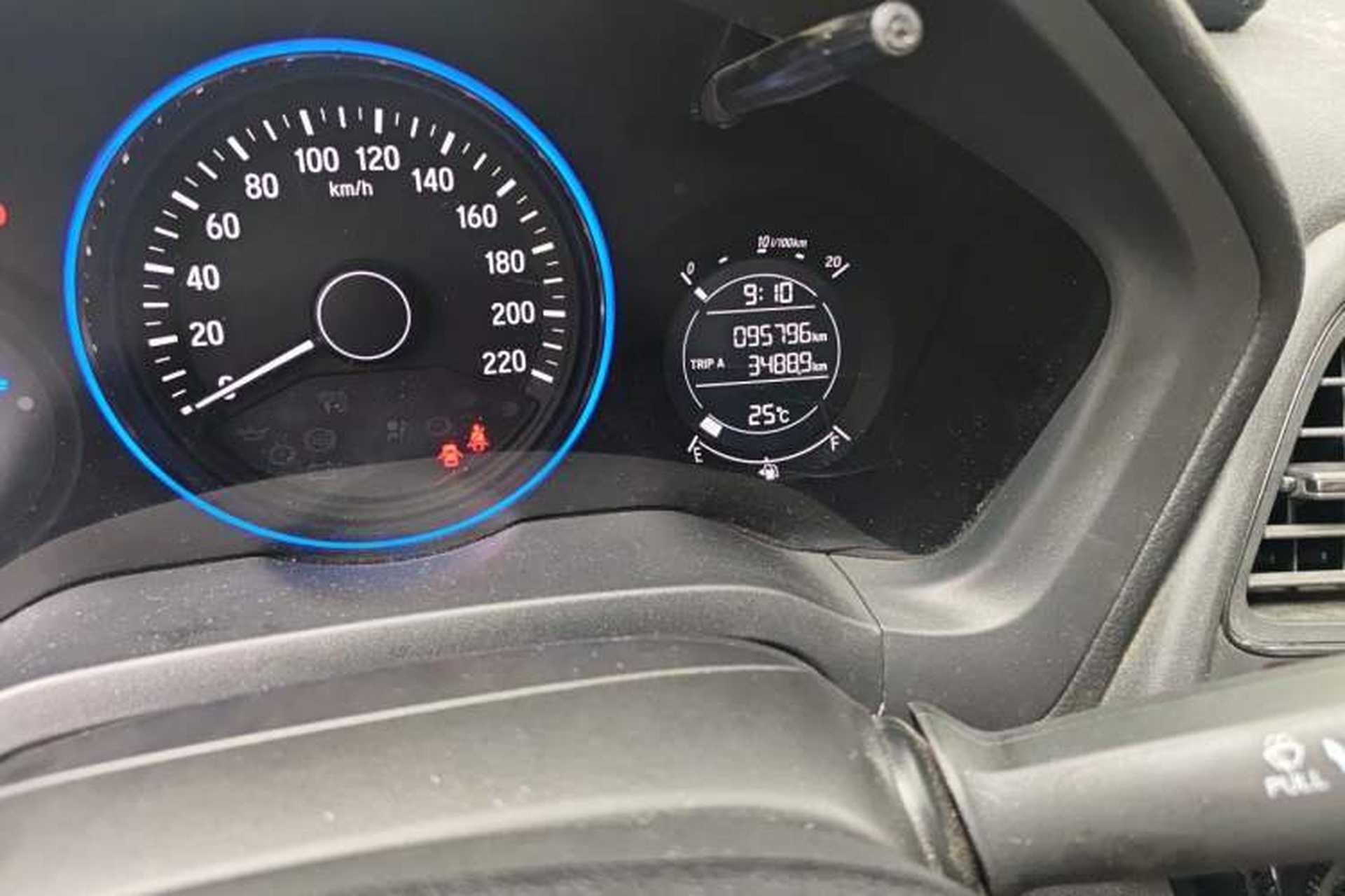 Used Honda Vezel 2017 1.5L CVT 2WD Comfort Model Odometer Close Up