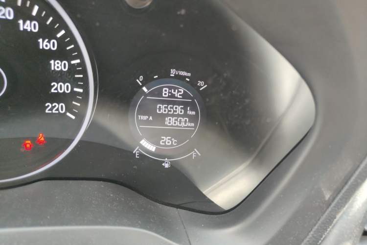 Used Honda Vezel 2017 1.5L CVT 2WD Comfort Model Odometer Close Up