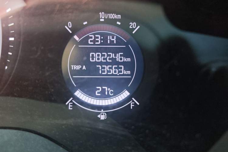 Used Honda Vezel 2017 1.5L CVT 2WD Comfort Model Odometer Close Up