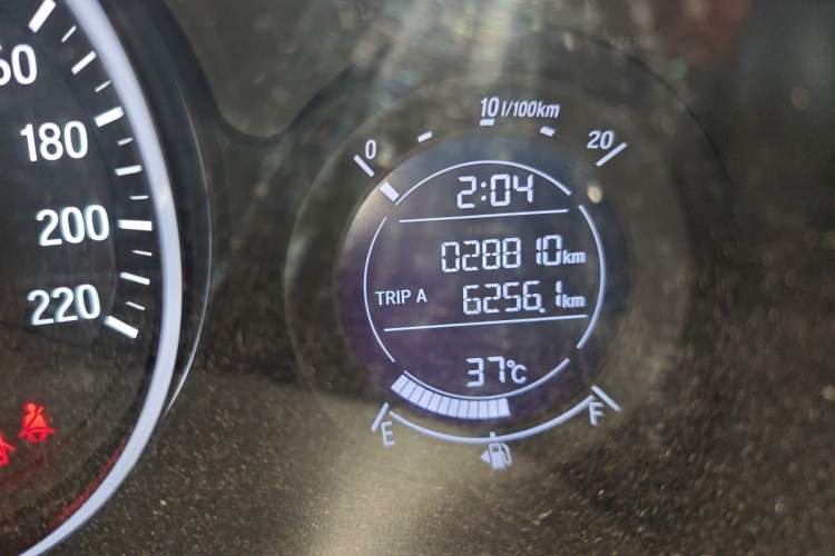 Used Honda Vezel 2017 1.5L CVT 2WD Comfort Model Odometer Close Up