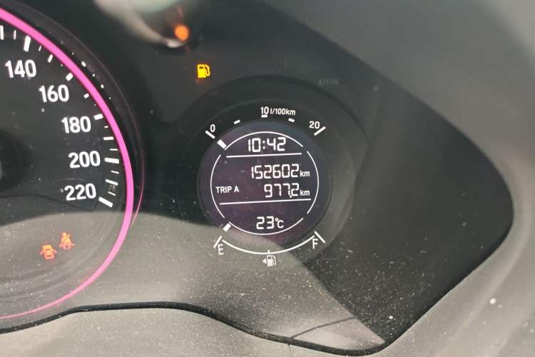 Used Honda Vezel 2017 1.5L CVT 2WD Comfort Model Odometer Close Up