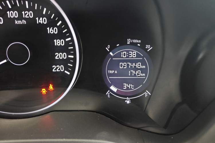 Used Honda Vezel 2017 1.5L CVT 2WD Comfort Model Odometer Close Up
