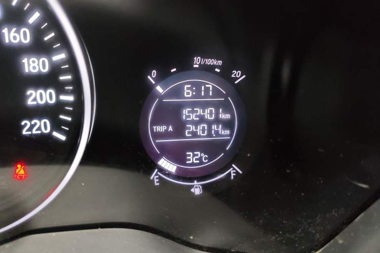Used Honda Vezel 2017 1.5L CVT 2WD Comfort Model Odometer Close Up