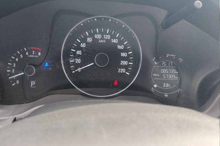 Used Honda Vezel 2017 1.8L CVT Front-Wheel Drive Pioneer Edition Odometer Close Up