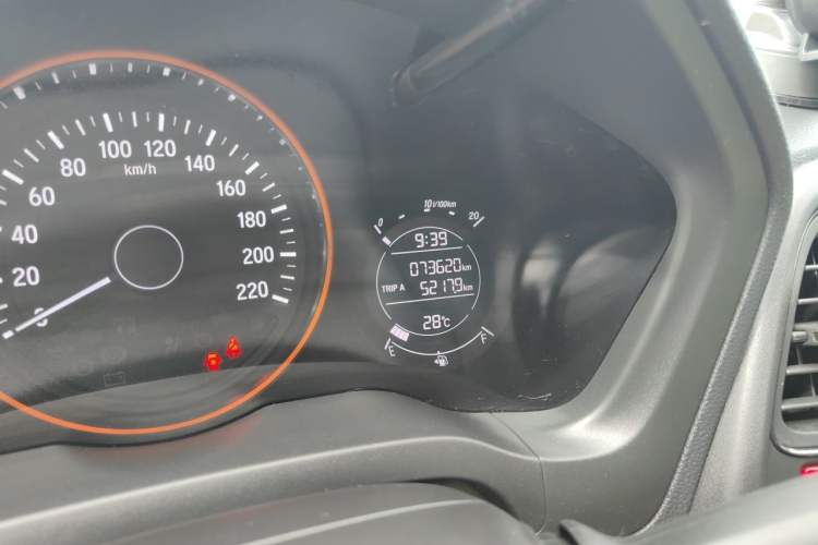 Used Honda Vezel 2017 1.5L CVT 2WD Comfort Model Odometer Close Up