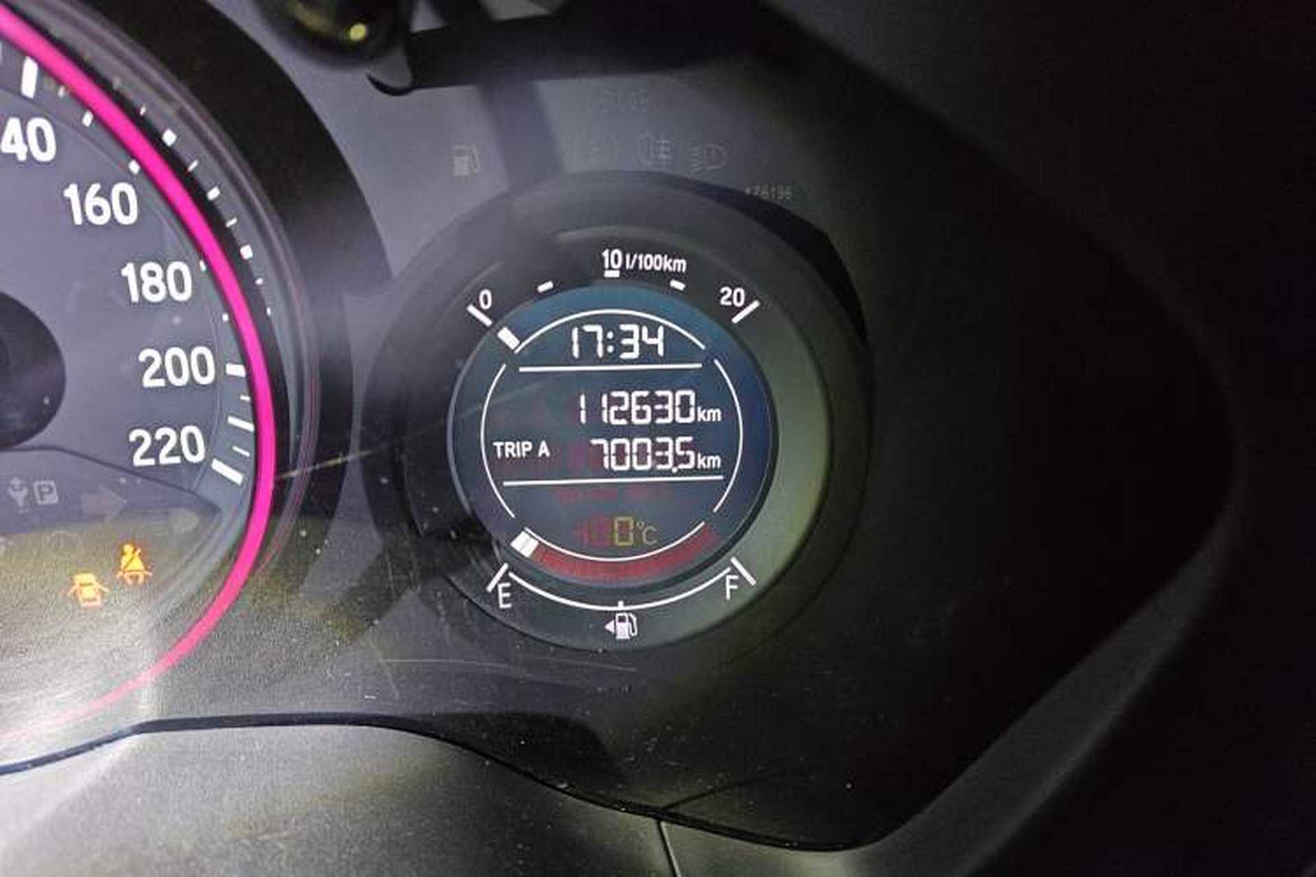 Used Honda Vezel 2017 1.8L CVT Front-Wheel Drive Pioneer Edition Odometer Close Up