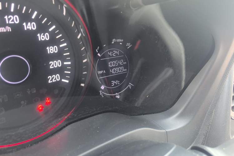 Used Honda Vezel 2017 1.8L CVT Front-Wheel Drive Pioneer Edition Odometer Close Up
