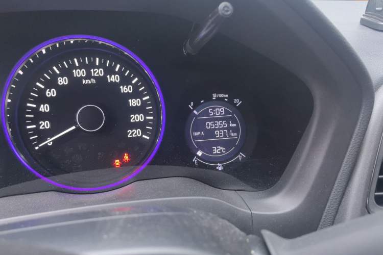 Used Honda Vezel 2017 1.5L CVT 2WD Comfort Model Odometer Close Up