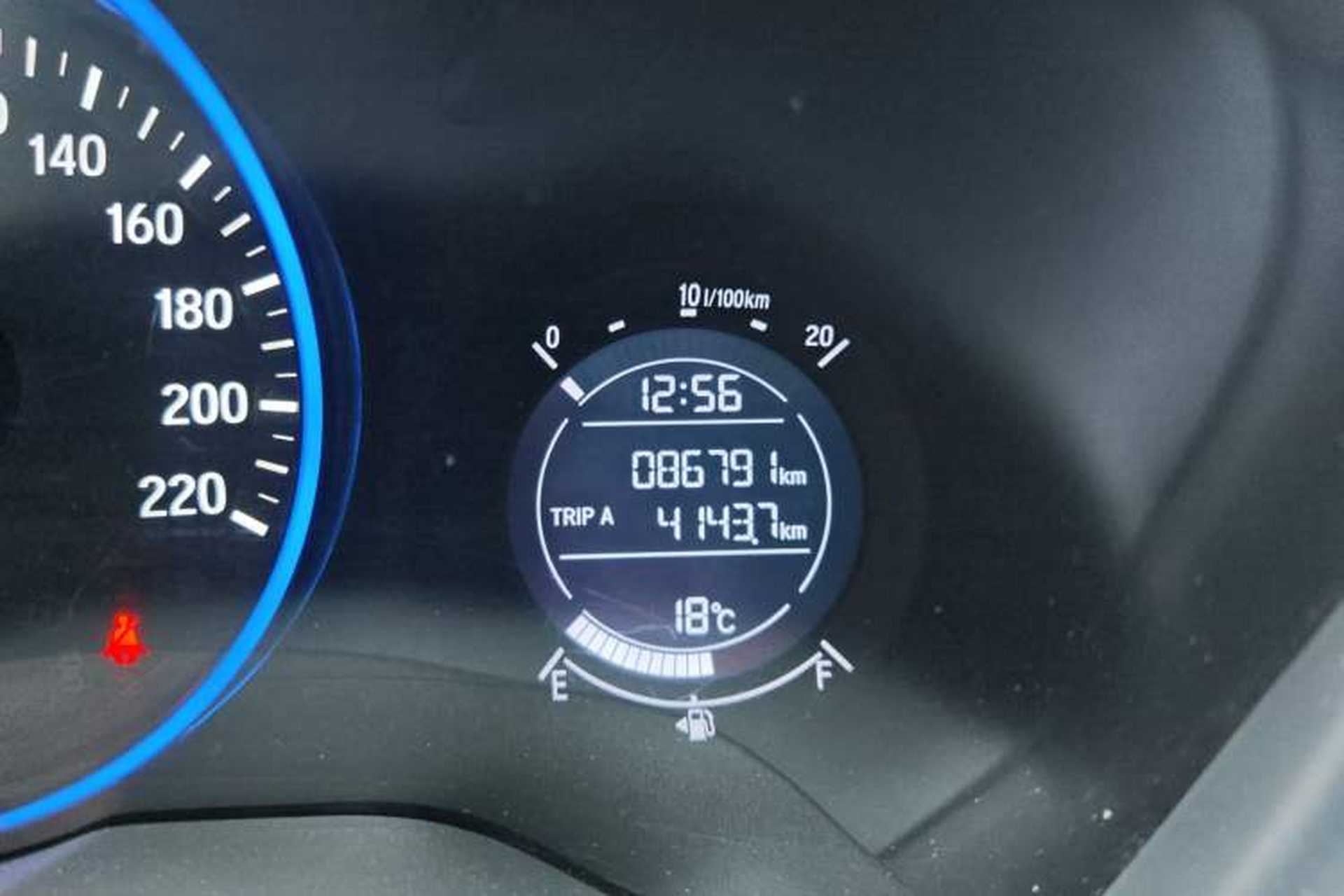 Used Honda Vezel 2017 1.5L CVT 2WD Comfort Model Odometer Close Up