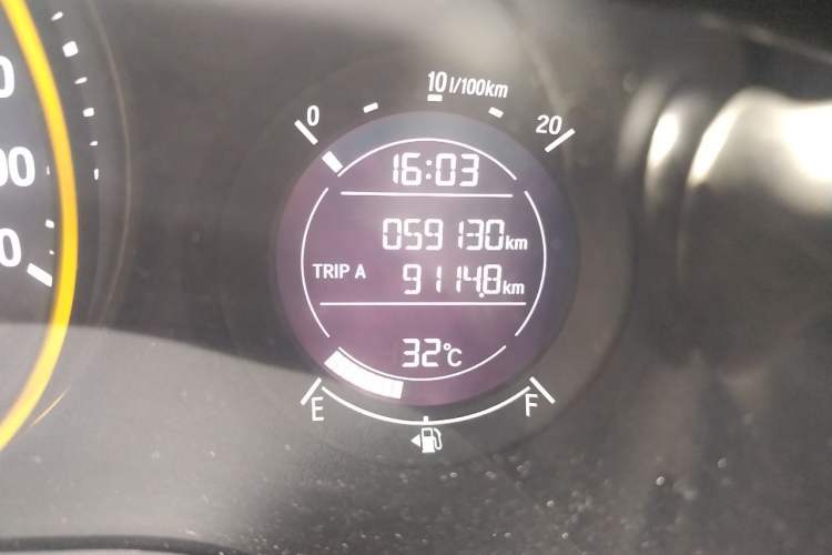 Used Honda Vezel 2017 1.5L CVT 2WD Comfort Model Odometer Close Up