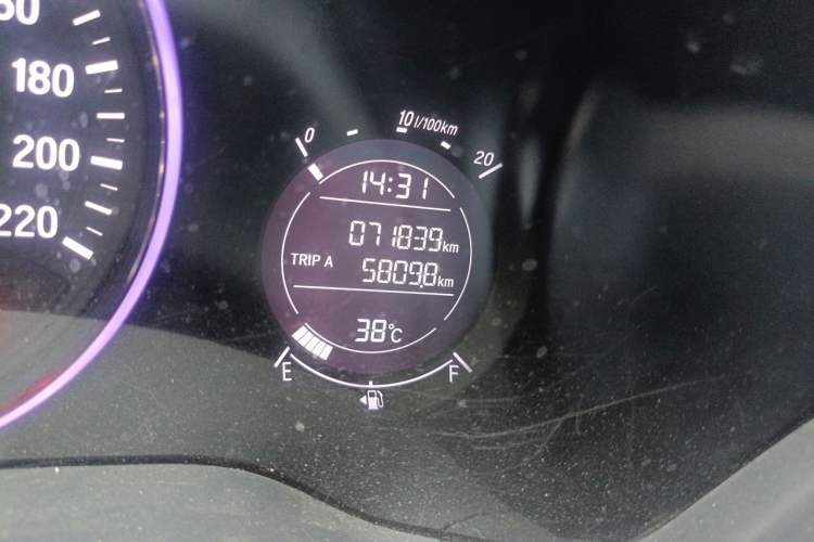 Used Honda Vezel 2017 1.5L CVT 2WD Comfort Model Odometer Close Up
