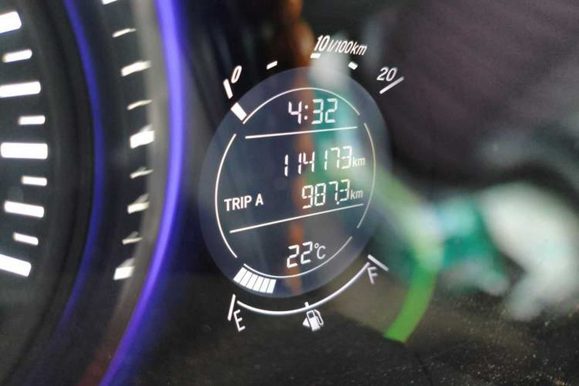 Used Honda Vezel 2017 1.8L CVT Front-Wheel Drive Pioneer Edition Odometer Close Up