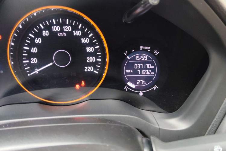 Used Honda Vezel 2017 1.8L CVT Front-Wheel Drive Pioneer Edition Odometer Close Up