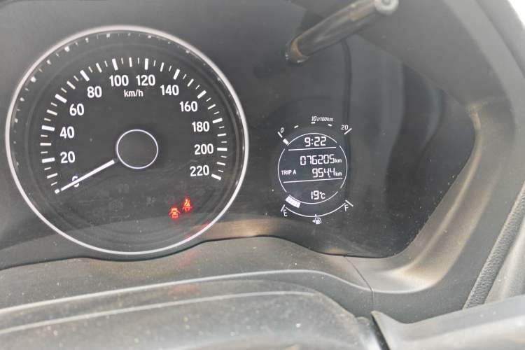 Used Honda Vezel 2017 1.5L CVT 2WD Comfort Model Odometer Close Up