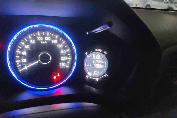 Used Honda Vezel 2017 1.5L CVT 2WD Comfort Model Odometer Close Up