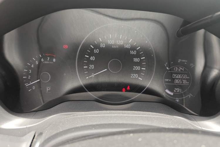 Used Honda Vezel 2017 1.8L CVT 2WD Elite Model Odometer Close Up