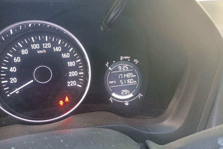 Used Honda Vezel 2017 1.5L CVT 2WD Comfort Model Odometer Close Up