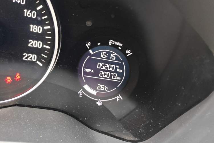 Used Honda Vezel 2017 1.8L CVT Front-Wheel Drive Pioneer Edition Odometer Close Up