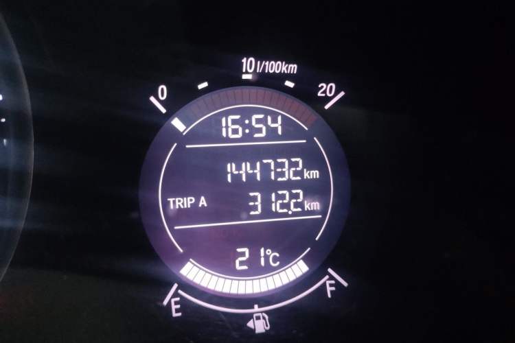 Used Honda Vezel 2017 1.5L CVT 2WD Comfort Model Odometer Close Up