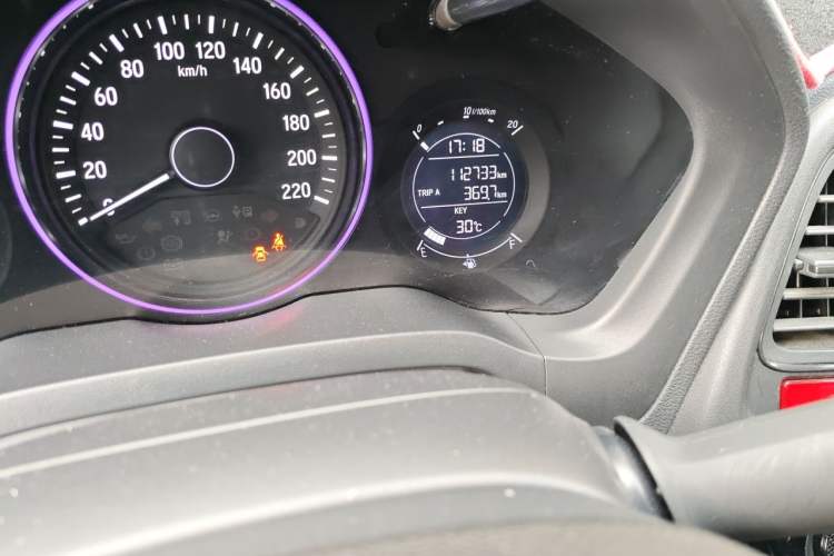 Used Honda Vezel 2017 1.8L CVT 2WD Elite Model Odometer Close Up