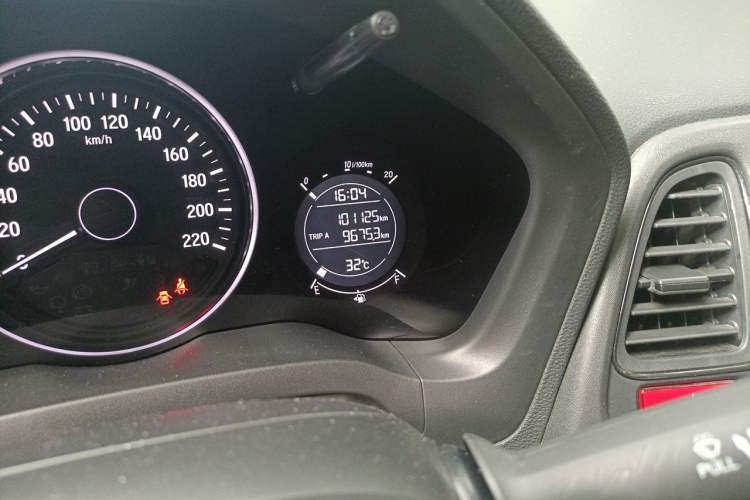 Used Honda Vezel 2017 1.8L CVT Front-Wheel Drive Pioneer Edition Odometer Close Up