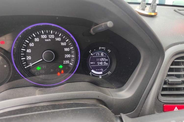 Used Honda Vezel 2017 1.5L CVT 2WD Comfort Model Odometer Close Up