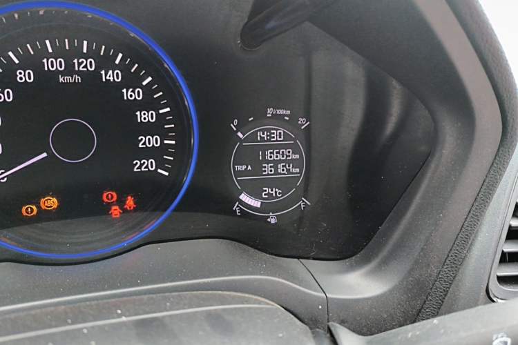 Used Honda Vezel 2017 1.5L CVT 2WD Comfort Model Odometer Close Up