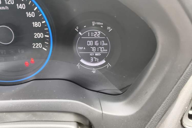 Used Honda Vezel 2017 1.8L CVT Front-Wheel Drive Pioneer Edition Odometer Close Up